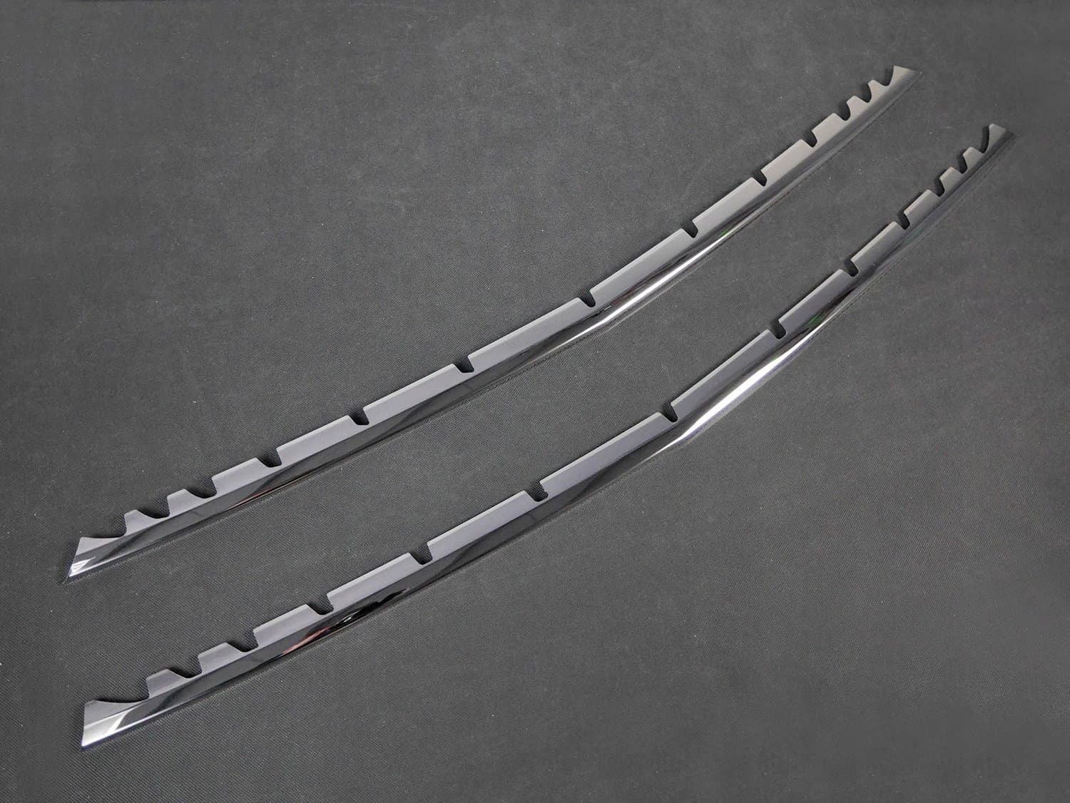 Front bumper grille trims — Black chrome, Stainless steel, Polished