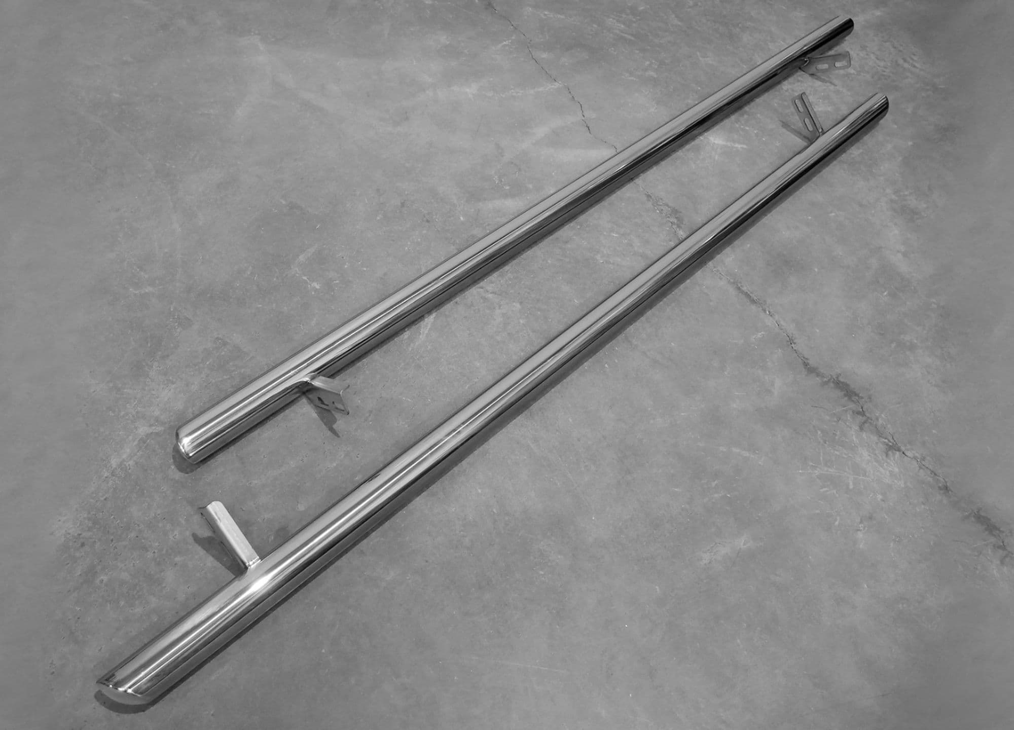 Trittbretter Seitenschutzrohre BB012 — Chrom, Stahl, Poliert